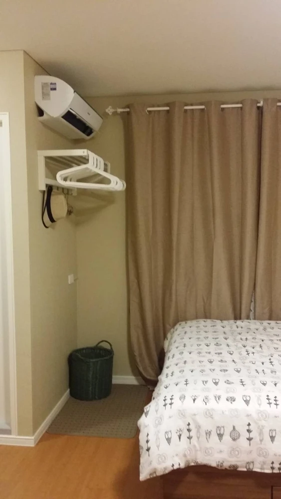 For rent: Lumpini CondoTown Romklao – Suvarnabhumi, studio room with quality wallpaper, decorated in a theme. Reserve now!