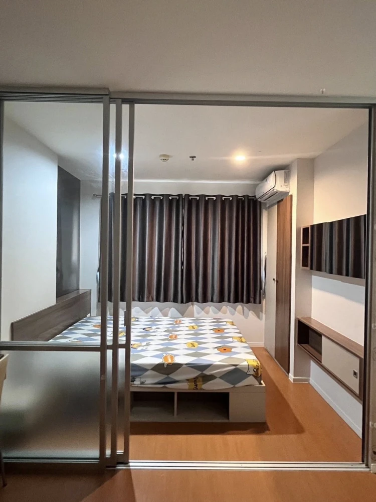 For rent: Lumpini Mega City Bangna, a nice room on the 9th floor with nice wallpaper and fully furnished. Don't miss out!