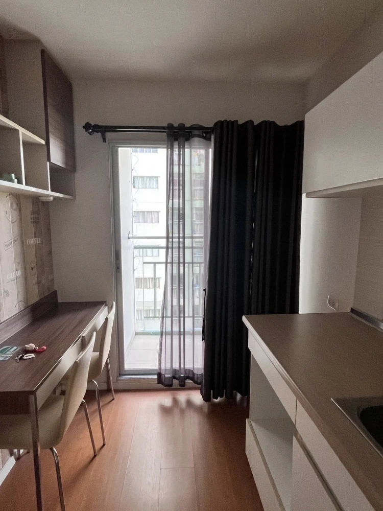 For rent: Lumpini Mega City Bangna, a nice room on the 9th floor with nice wallpaper and fully furnished. Don't miss out!