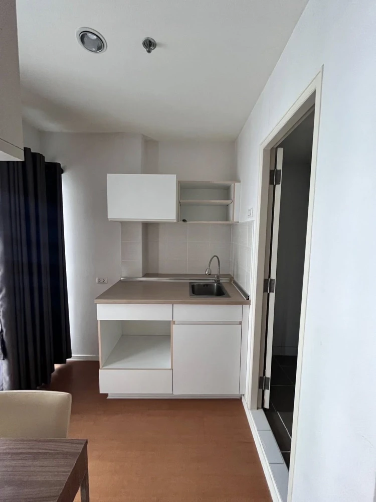 For rent: Lumpini Mega City Bangna, a nice room on the 9th floor with nice wallpaper and fully furnished. Don't miss out!