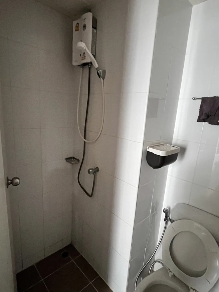 For rent: Lumpini Mega City Bangna, a nice room on the 9th floor with nice wallpaper and fully furnished. Don't miss out!
