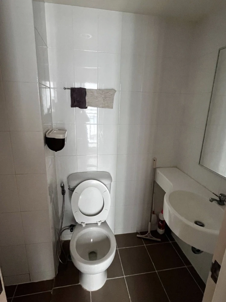 For rent: Lumpini Mega City Bangna, a nice room on the 9th floor with nice wallpaper and fully furnished. Don't miss out!