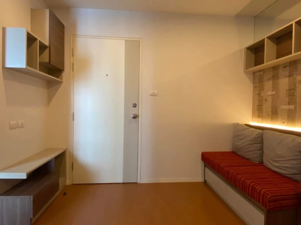 For rent: Lumpini Mega City Bangna, a nice room on the 9th floor with nice wallpaper and fully furnished. Don't miss out!