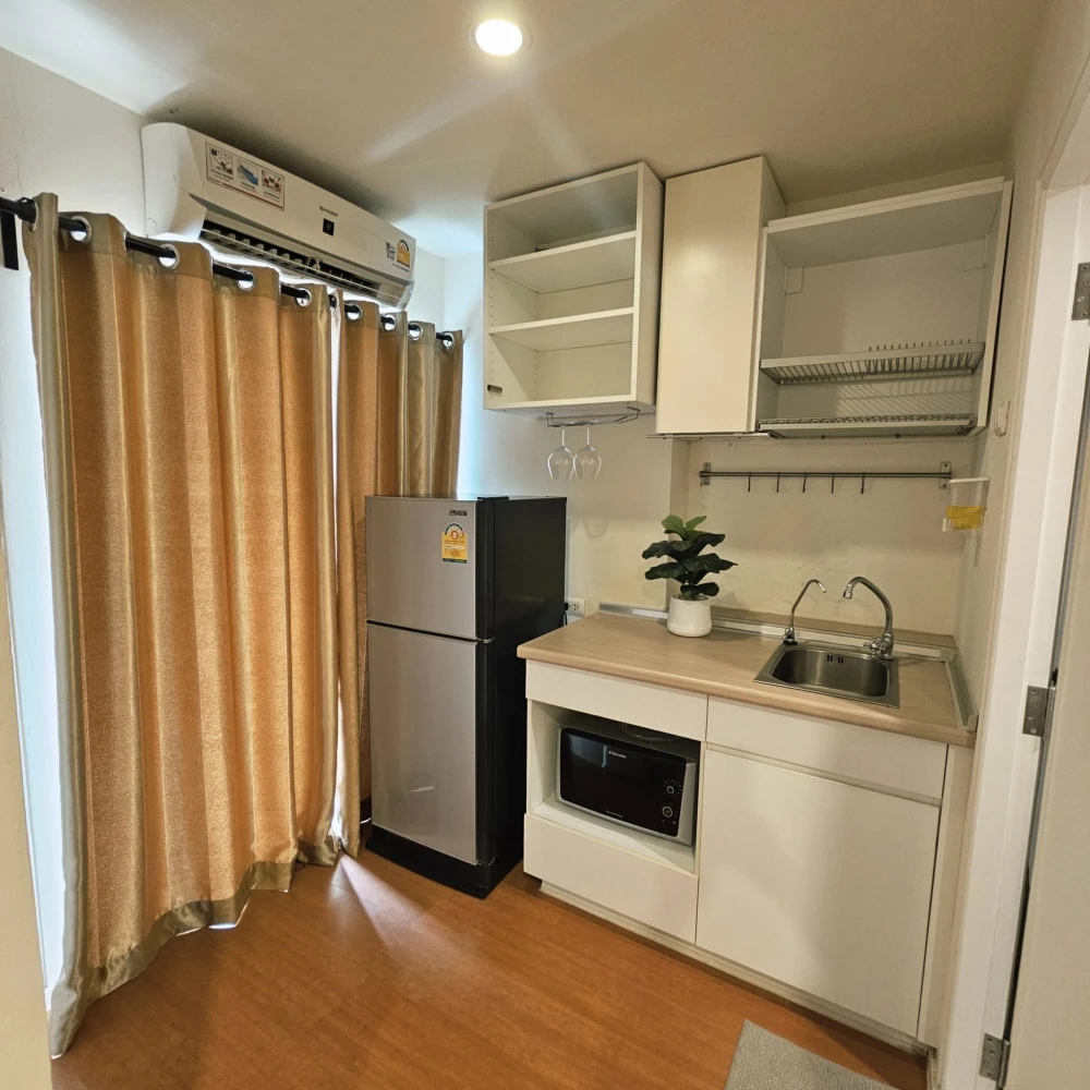 For rent: Lumpini Mega City Bangna, a lovely room with beautiful wallpaper, fully furnished, just bring your bags and move in!