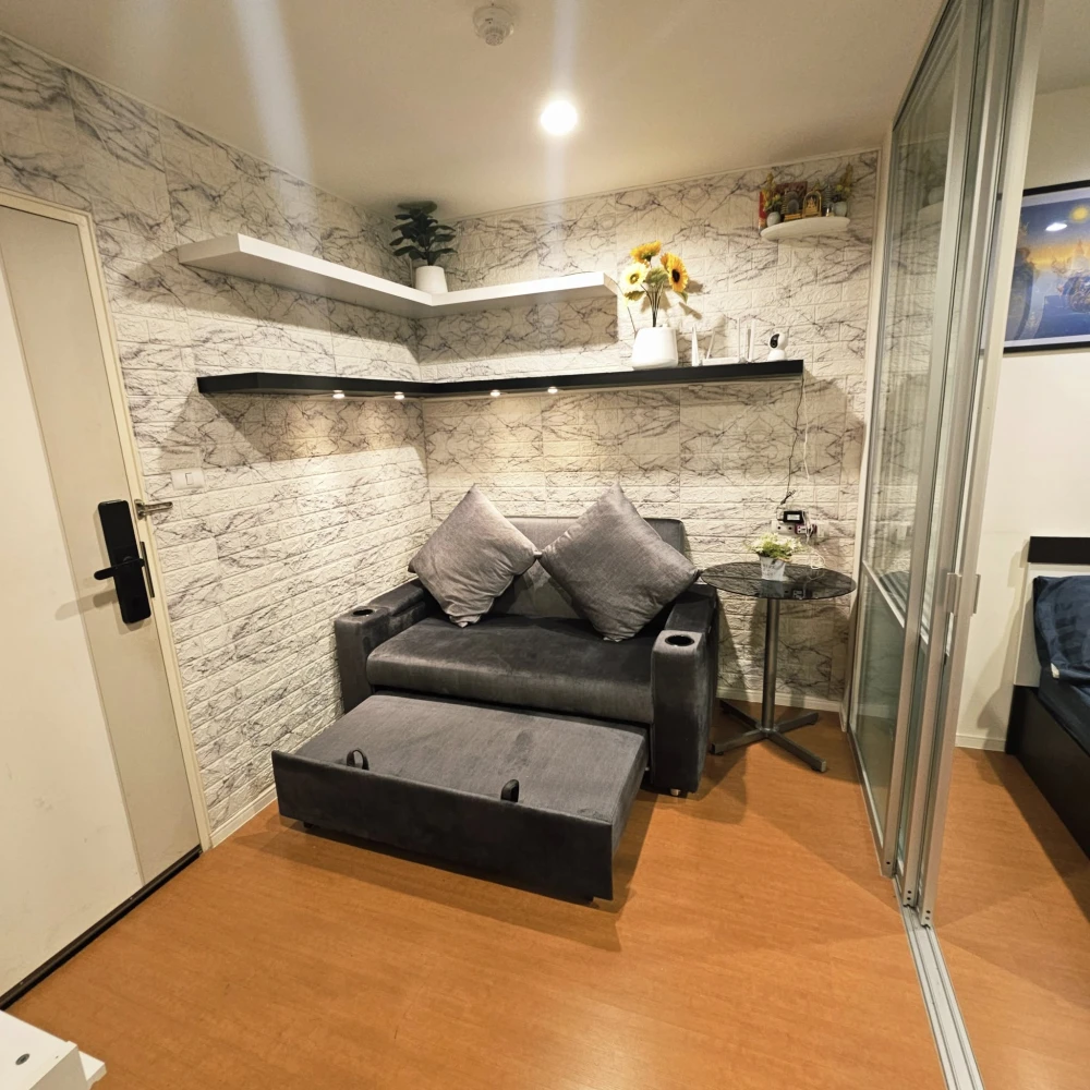 For rent: Lumpini Mega City Bangna, a lovely room with beautiful wallpaper, fully furnished, just bring your bags and move in!