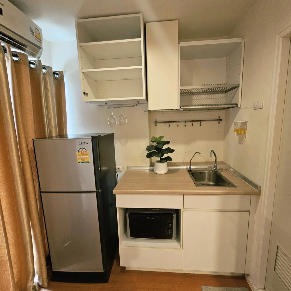 For rent: Lumpini Mega City Bangna, a lovely room with beautiful wallpaper, fully furnished, just bring your bags and move in!