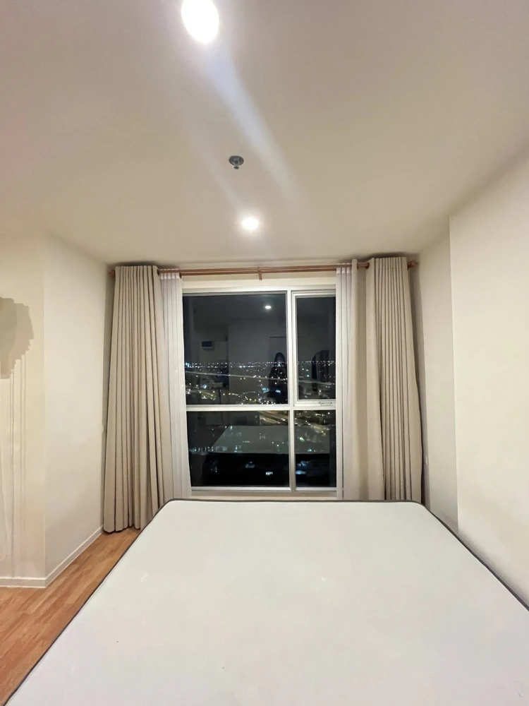 For rent: Lumpini Park Boromratchonnanee-Sirindhorn, a comfortable room with fully furnished and a beautiful city view. Reserve now!