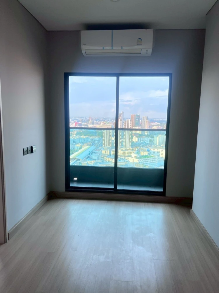 For rent: Lumpini Park Phahol 32, 28th floor (high floor), very livable. Book now! (Urgent!)