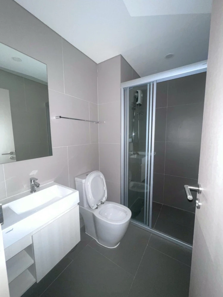 For rent: Lumpini Park Phahol 32, 28th floor (high floor), very livable. Book now! (Urgent!)