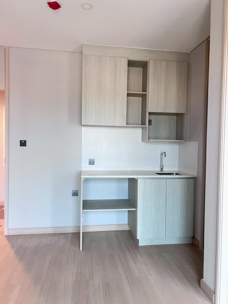 For rent: Lumpini Park Phahol 32, 28th floor (high floor), very livable. Book now! (Urgent!)