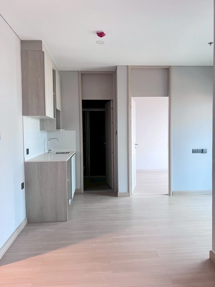 For rent: Lumpini Park Phahol 32, 28th floor (high floor), very livable. Book now! (Urgent!)