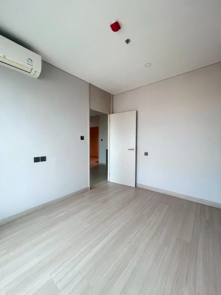 For rent: Lumpini Park Phahol 32, 28th floor (high floor), very livable. Book now! (Urgent!)