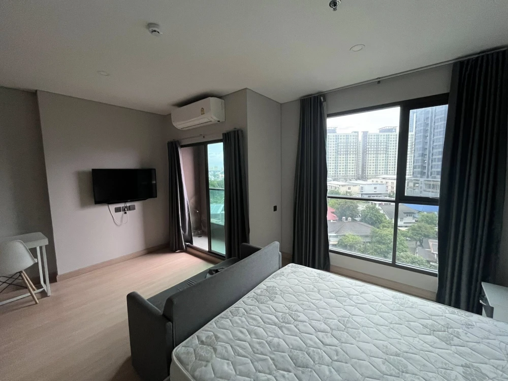For rent: Lumpini Park Phahol 32, 7th floor, nice room, fully furnished. If you don't book, you'll really miss out.