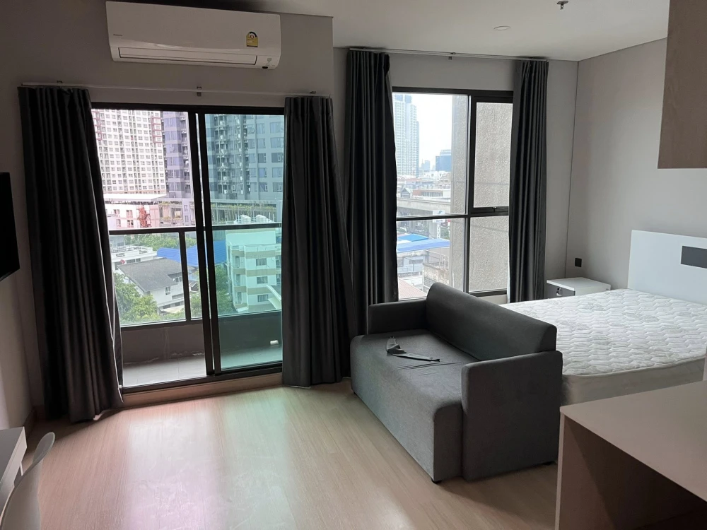 For rent: Lumpini Park Phahol 32, 7th floor, nice room, fully furnished. If you don't book, you'll really miss out.