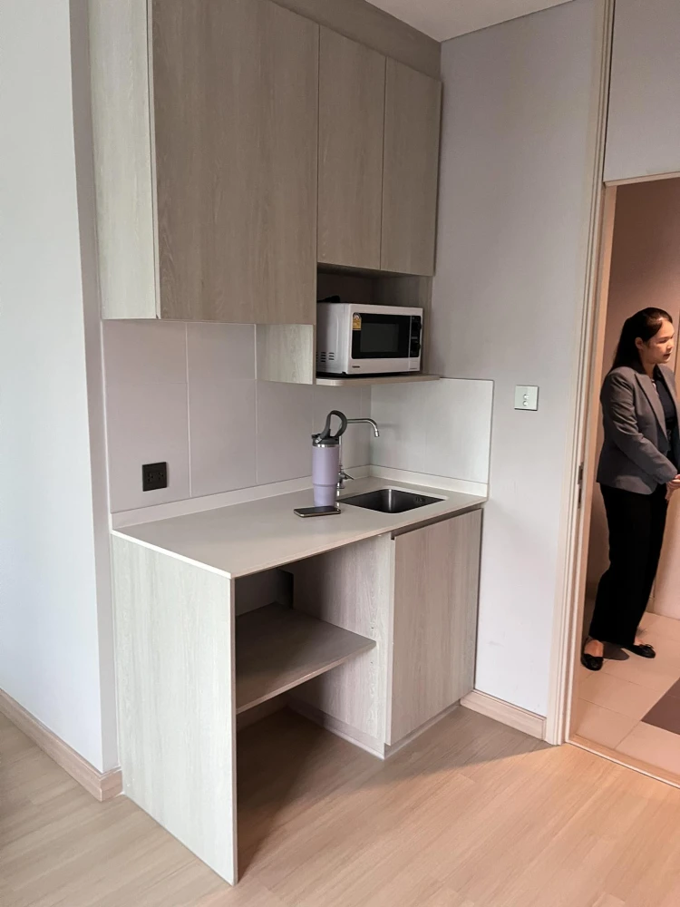 For rent: Lumpini Park Phahol 32, 7th floor, nice room, fully furnished. If you don't book, you'll really miss out.
