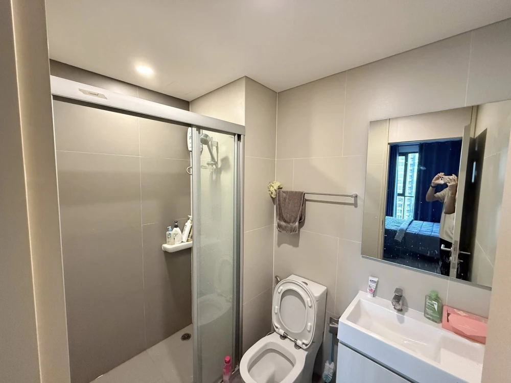 For rent: Lumpini Park Phahol 32, separate bedroom and living room, fully furnished, complete with appliances. Just bring your bags and move in.