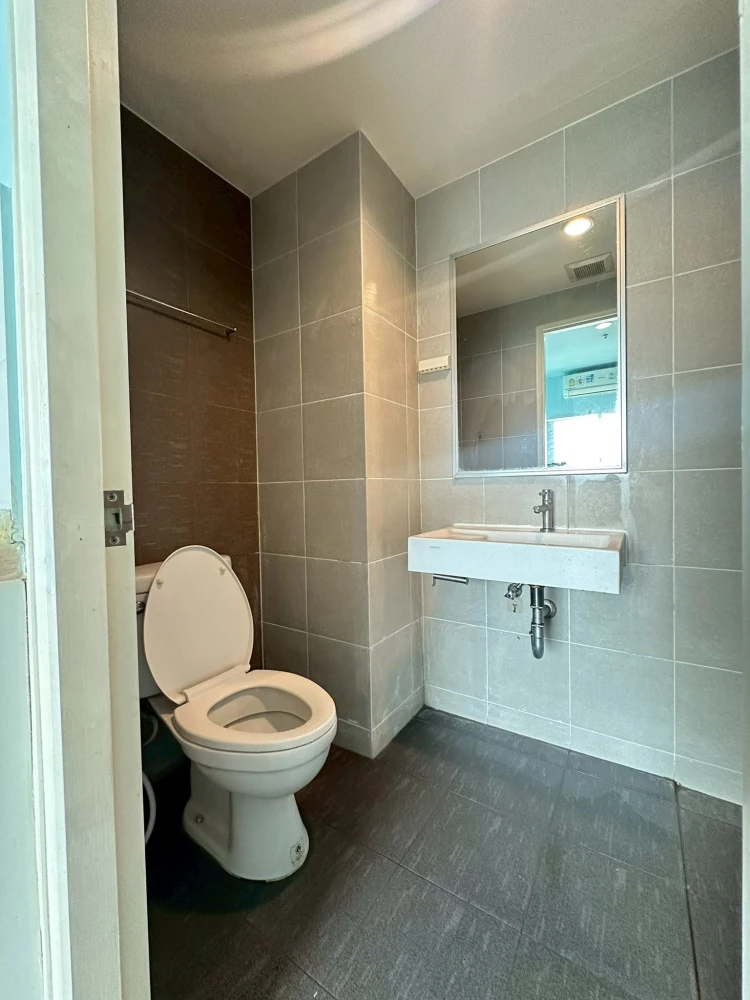 For rent Lumpini Park Phetkasem 98 1 bedroom 1 bathroom, fully furnished, at a great price. With a good price like this, what are you waiting for?