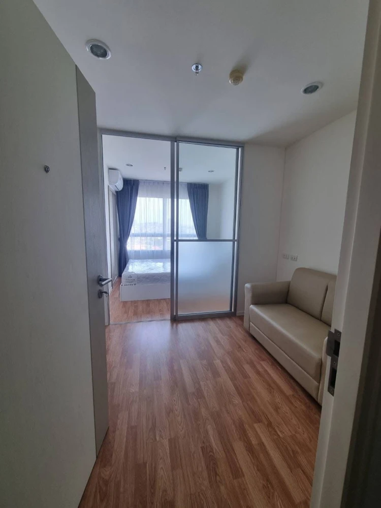 For rent Lumpini Park Phetkasem 98 1 bedroom 1 bathroom comes with furniture and complete facilities. Book now.
