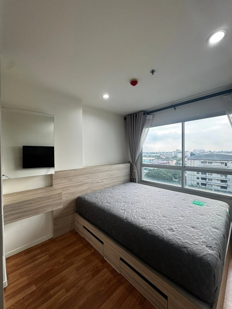 For rent: Lumpini Park Phetkasem 98, 9th floor unit. Fully furnished with built-in furniture, pool view, great ventilation. Don't miss out!
