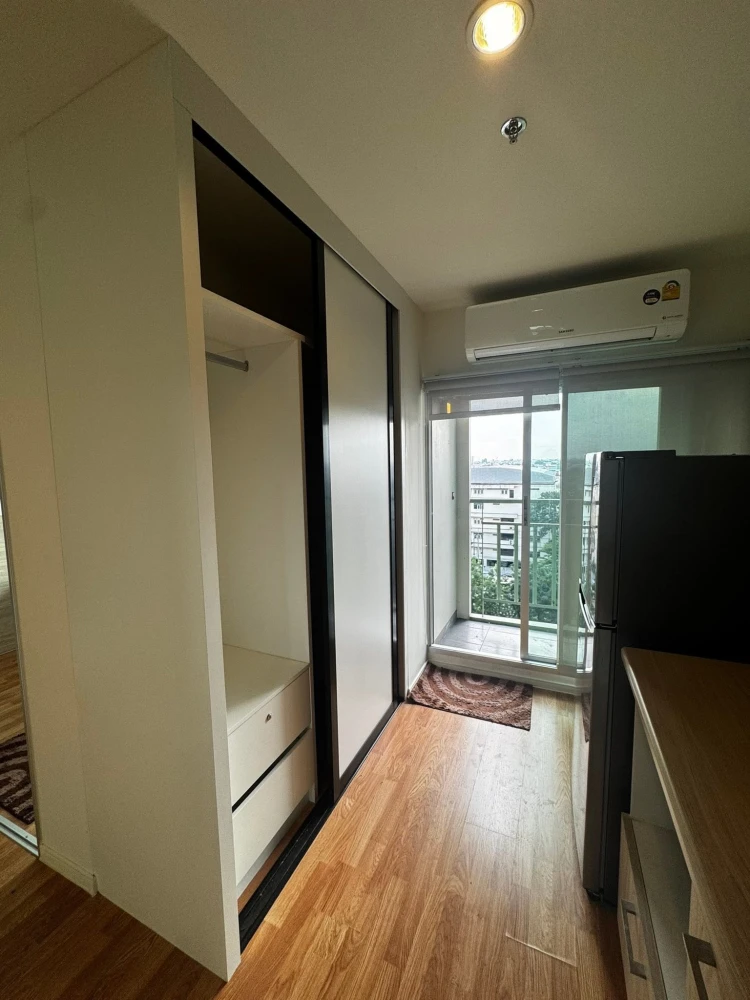 For rent: Lumpini Park Phetkasem 98, 9th floor unit. Fully furnished with built-in furniture, pool view, great ventilation. Don't miss out!