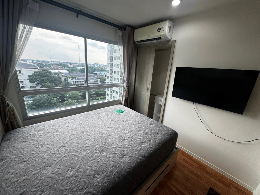 For rent: Lumpini Park Phetkasem 98, 9th floor unit. Fully furnished with built-in furniture, pool view, great ventilation. Don't miss out!