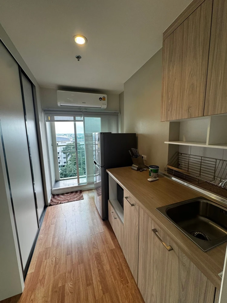 For rent: Lumpini Park Phetkasem 98, 9th floor unit. Fully furnished with built-in furniture, pool view, great ventilation. Don't miss out!