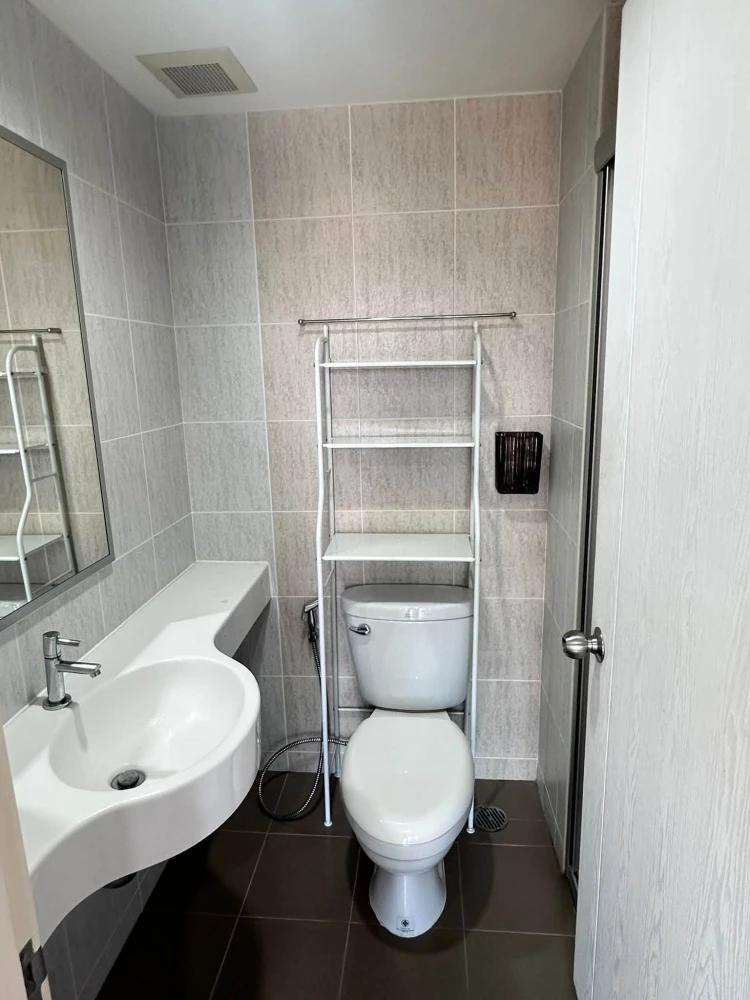 For rent: Lumpini Park Phetkasem 98. Nice, well-partitioned room with separate zones. Great value! Book now! Don't miss out!