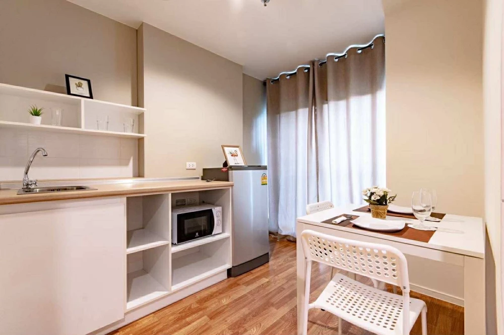 For rent: Lumpini Park Phetkasem 98, 3rd floor, comfortable room with complete furniture and appliances. Just bring your bags and move in!