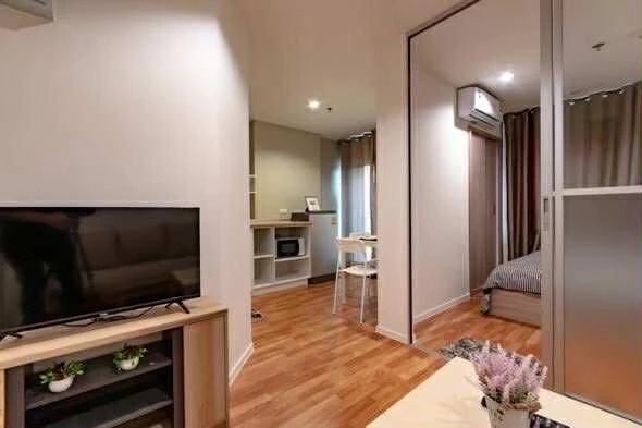 For rent: Lumpini Park Phetkasem 98, 3rd floor, comfortable room with complete furniture and appliances. Just bring your bags and move in!