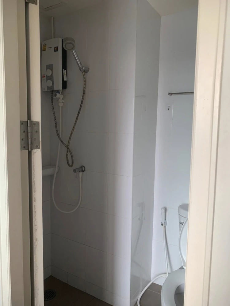 For rent: Lumpini Park Phetkasem 98. Nice room, fully furnished, affordable price. Just bring your belongings and move in! Book now before it's too la