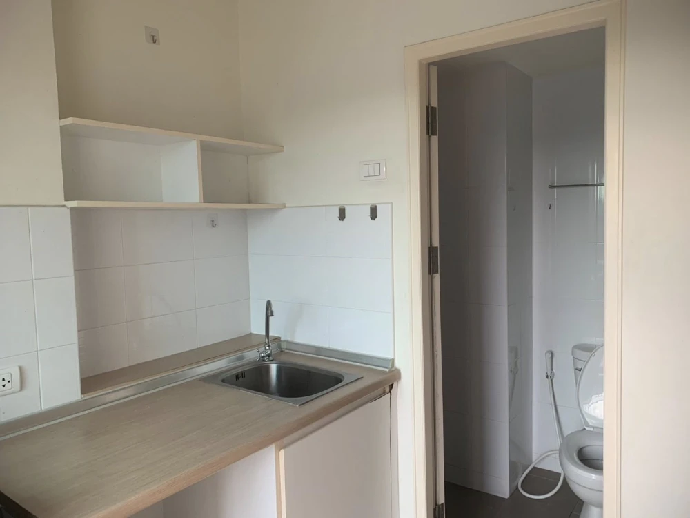 For rent: Lumpini Park Phetkasem 98. Nice room, fully furnished, affordable price. Just bring your belongings and move in! Book now before it's too la