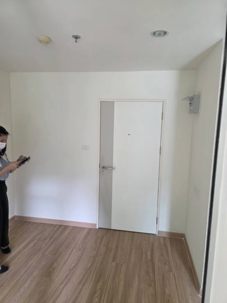 Ready-to-move-in condo for rent at Lumpini Park Phetkasem 98. Don't miss this special offer!
