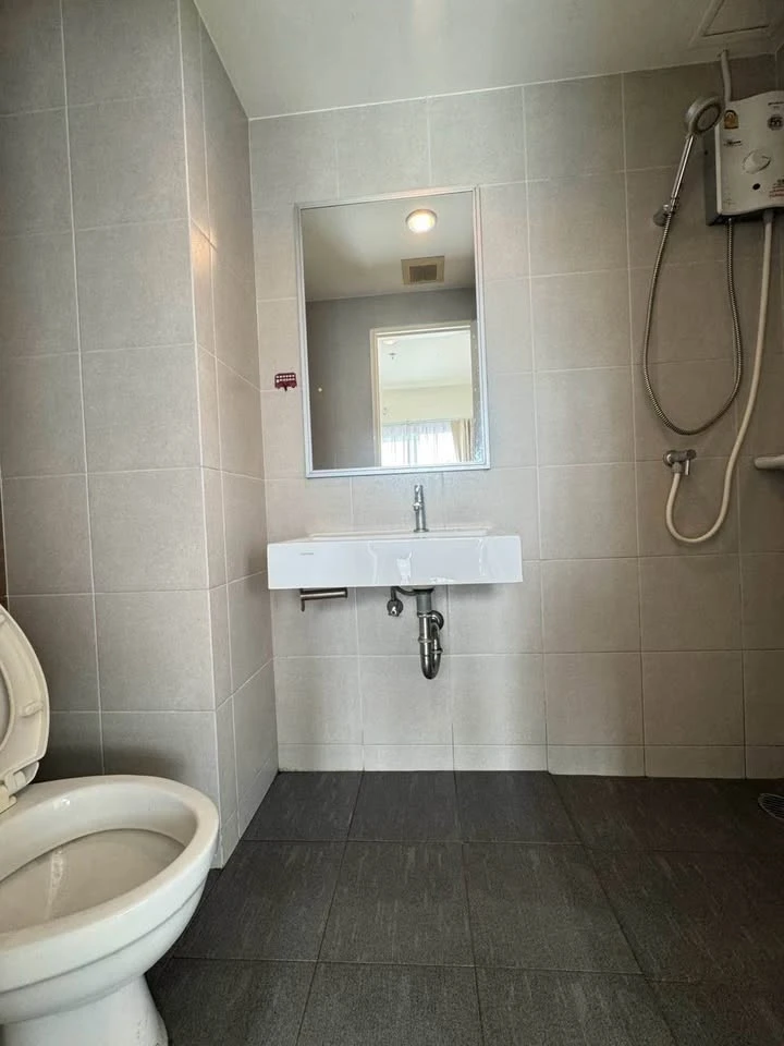 For rent: Lumpini Park Phetkasem 98, fully furnished apartment, very comfortable. Book now, don't miss out!