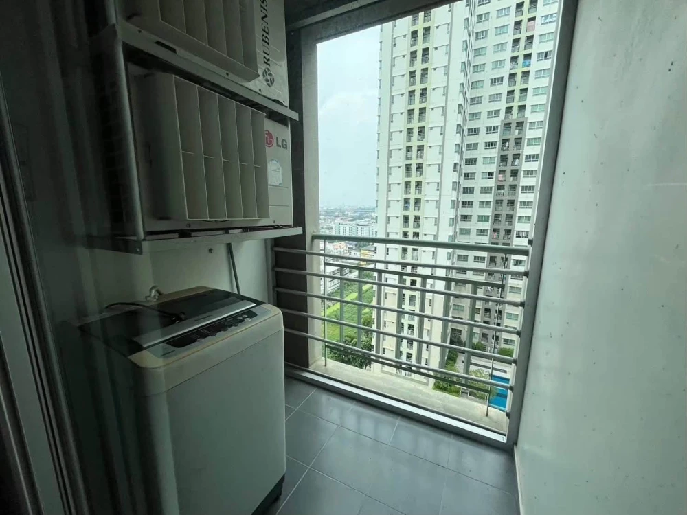 For Rent: Lumpini Park Pinklao, 17th floor. Great living space, fully furnished. Book now before it's gone!
