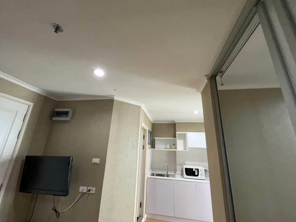 For Rent: Lumpini Park Pinklao, 17th floor. Great living space, fully furnished. Book now before it's gone!