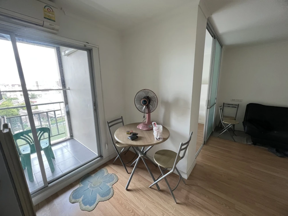 For rent: Lumpini Park Pinklao, 8th floor unit, fully furnished. Just bring your bags and move in!