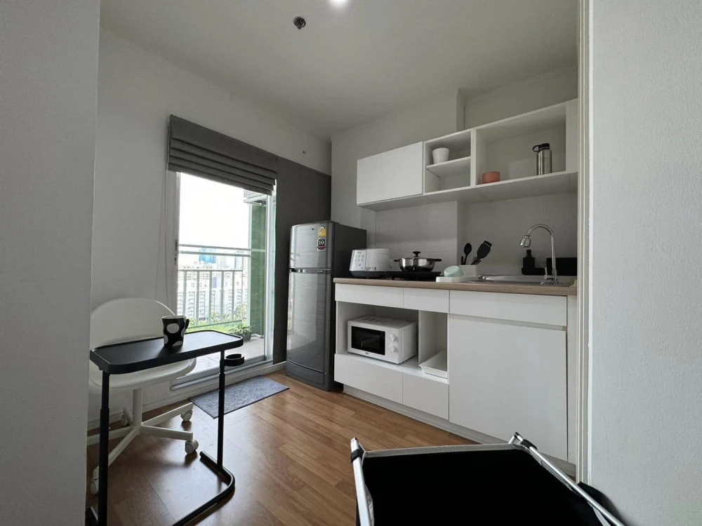For rent Lumpini Park Rama 9 - Ratchada, well separated room, corner room, city view, building does not block the view, hurry and reserve now.