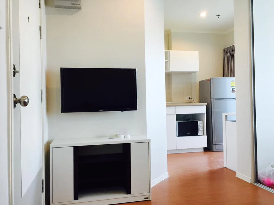 For rent: Lumpini Park Rattanathibet-Ngamwongwan, 9th floor, fully furnished, very livable. Book now!