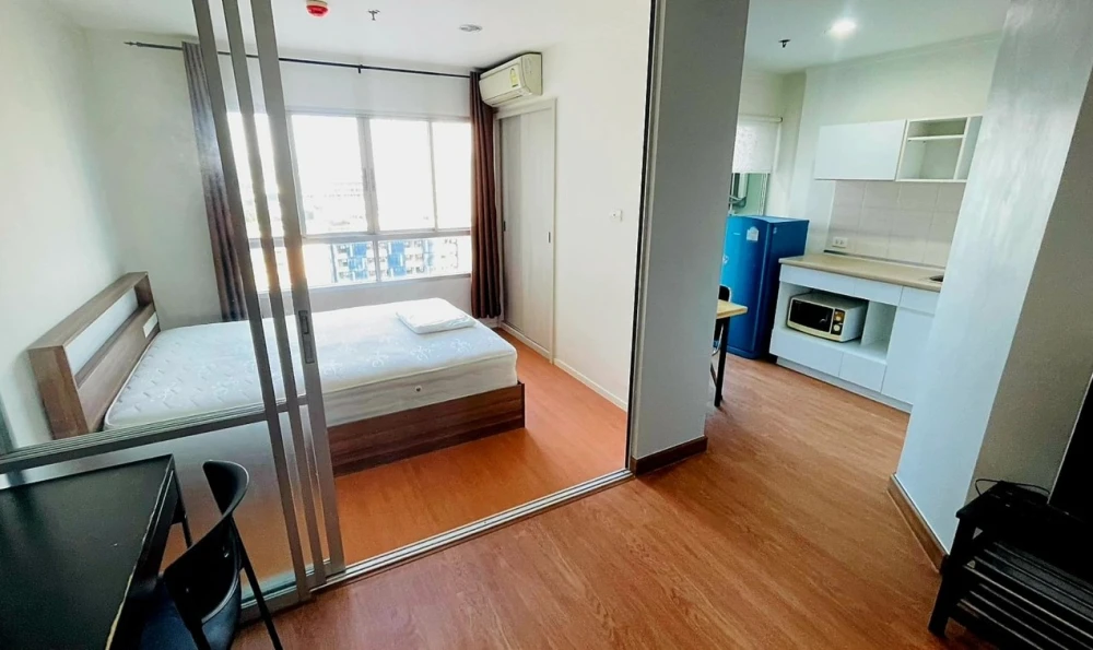 For rent: Lumpini Park Rattanathibet-Ngamwongwan. Nice room, great location, convenient transportation. Don't miss out on this great deal!