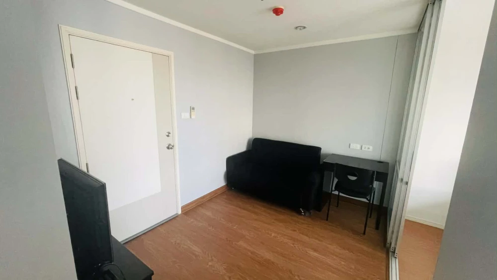 For rent: Lumpini Park Rattanathibet-Ngamwongwan. Nice room, great location, convenient transportation. Don't miss out on this great deal!
