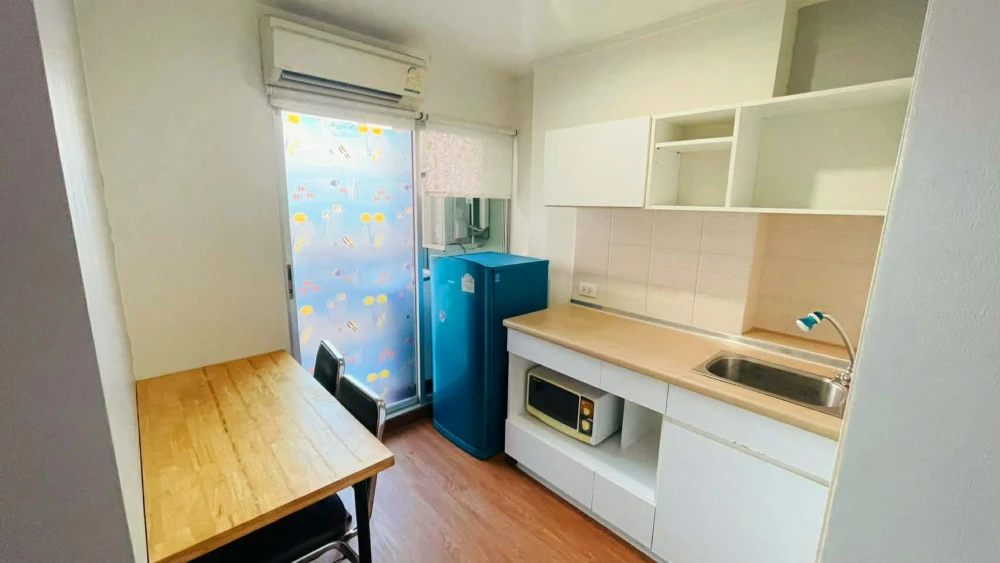 For rent: Lumpini Park Rattanathibet-Ngamwongwan. Nice room, great location, convenient transportation. Don't miss out on this great deal!
