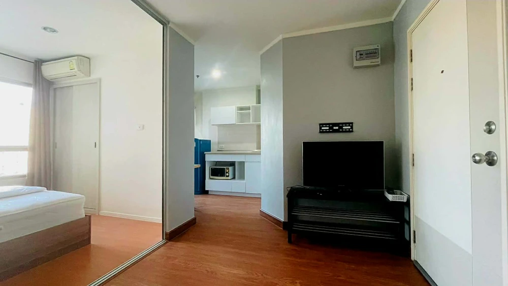For rent: Lumpini Park Rattanathibet-Ngamwongwan. Nice room, great location, convenient transportation. Don't miss out on this great deal!