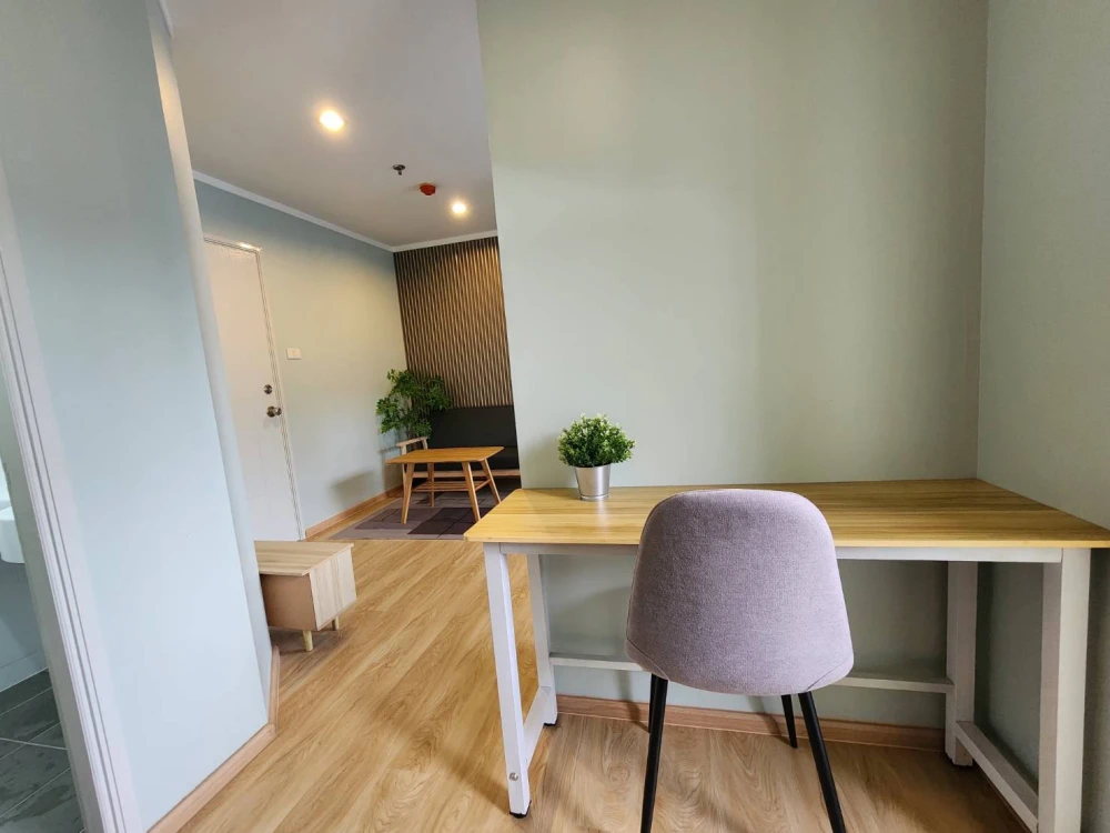 For rent: Lumpini Park Rattanathibet-Ngamwongwan. Comfortable room, affordable price, fully furnished. Book now!