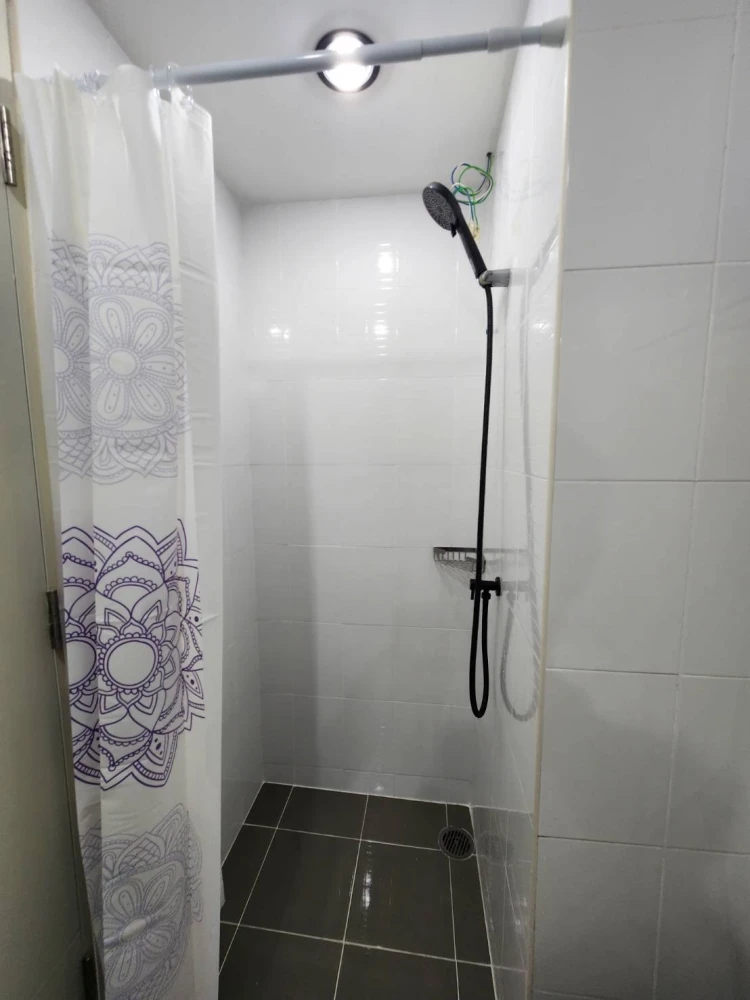 For rent: Lumpini Park Rattanathibet-Ngamwongwan. Comfortable room, affordable price, fully furnished. Book now!