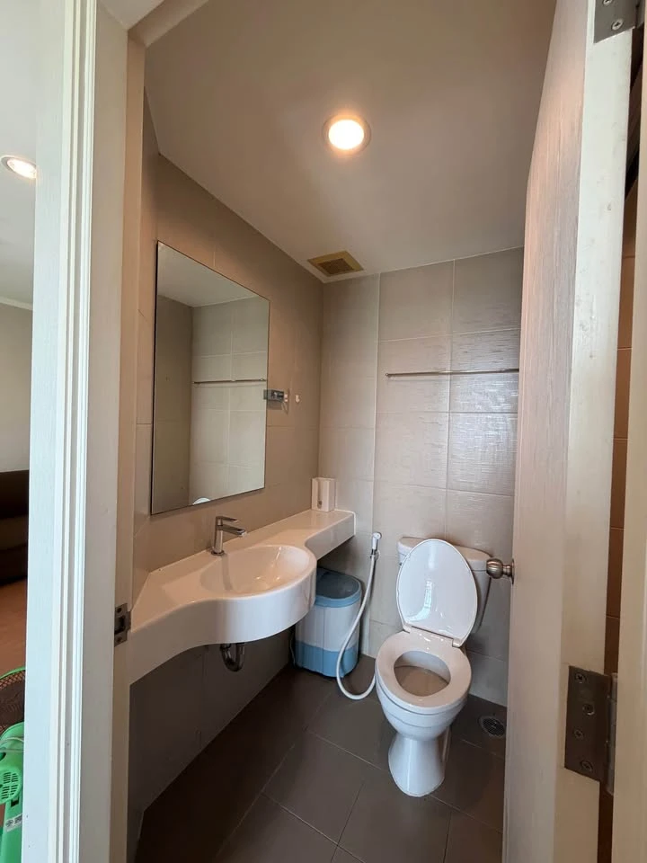 For rent: Lumpini Park Rattanathibet-Ngamwongwan, fully furnished apartment, ready to move in, affordable price. Book now!
