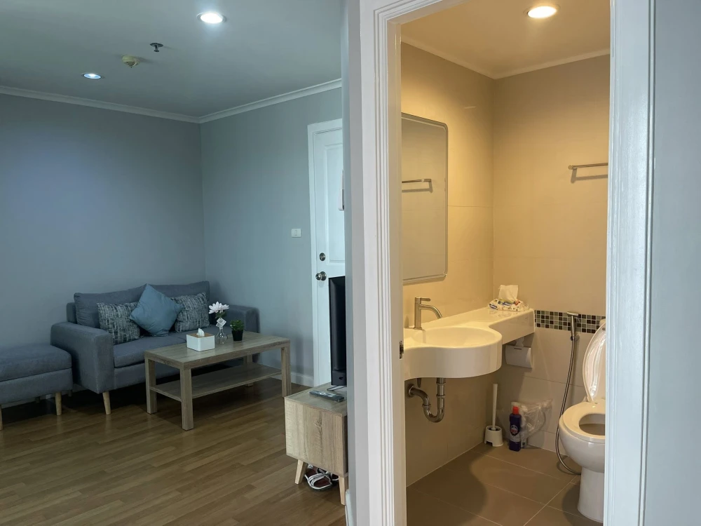 For rent: Lumpini Park Riverside - Rama 3, 25th floor, fully furnished, very livable. Book now!