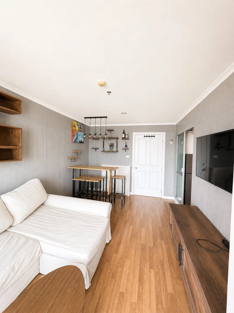 For rent: Lumpini Park Riverside - Rama 3, high floor unit, fully furnished, spacious and comfortable. Book now!