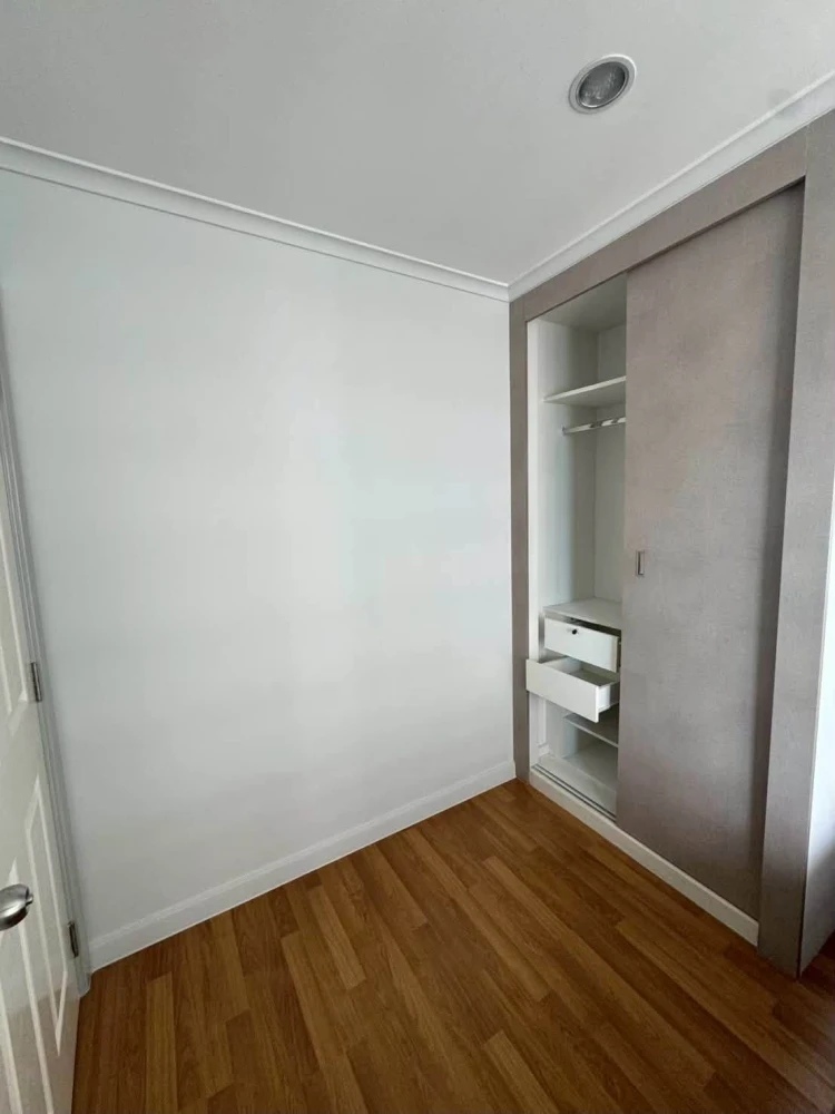 For rent: Lumpini Park Riverside - Rama 3. A lovely room in a great location with beautiful views and complete amenities. Book now!