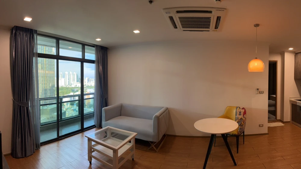 For rent: Lumpini Park View, 2 bedrooms, plenty of usable space, fully equipped with amenities, beautiful view from high floor, reserve now!