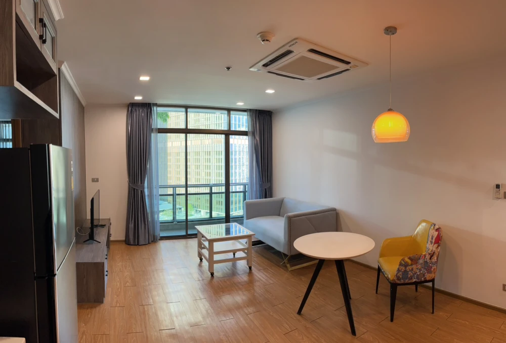 For rent: Lumpini Park View, 2 bedrooms, plenty of usable space, fully equipped with amenities, beautiful view from high floor, reserve now!